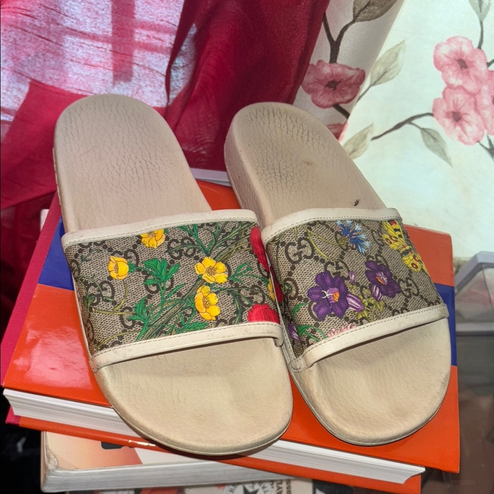 Rare Gucci Beige GG Monogram Sandals with Floral Prints